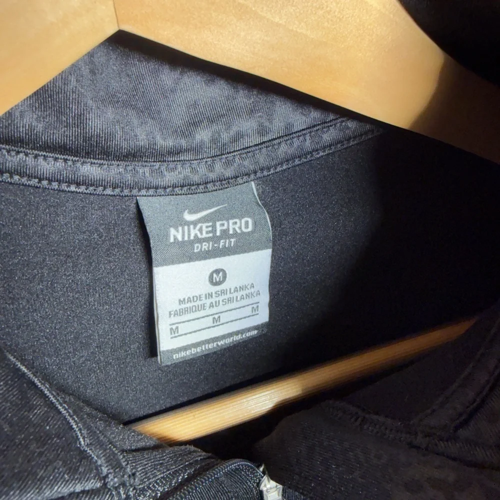 EUC Nike Pro Dri-FIT 1/2 Zip Pullover in Black Snakeskin